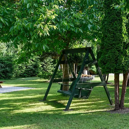 Holiday Lodge *