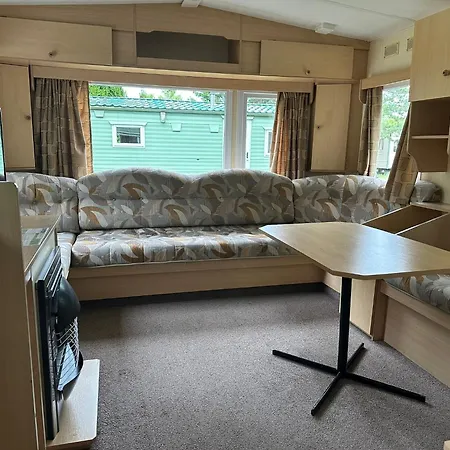 Holiday Lodge *