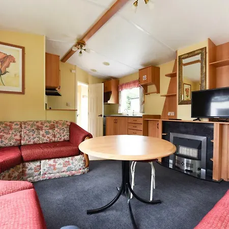 Holiday Lodge *